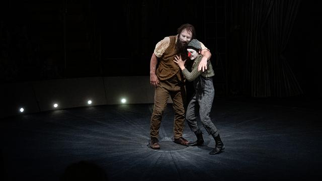 "Strano", le cirque merveilleux de Trottola. [Théâtre de Vidy - Fanchon Bilbille]