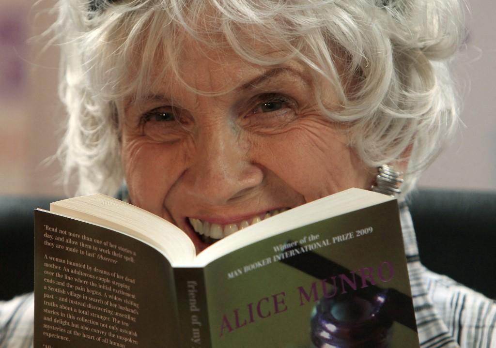 Alice Munro en 2009, lorsqu'elle a reçu le Man Booker International Prize. [AFP - PETER MUHLY]