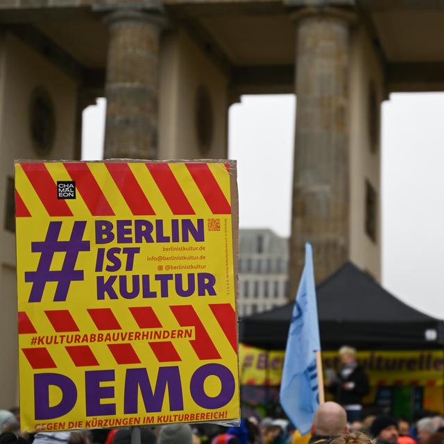 Manifestation du monde de la culture berlinois face aux restrictions budgétaires annoncées. [KEYSTONE / DPA - Markus Lenhardt]