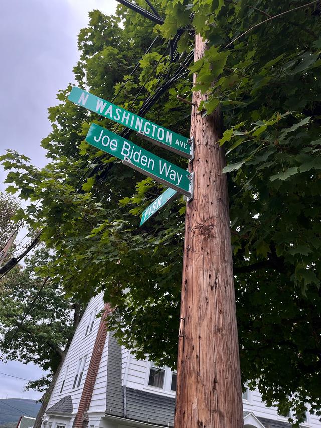 Joe Biden est né à Scranton le 20 novembre 1942. Une rue de cette ville de Pennsylvanie a été baptisée en son honneur. [Cédric Guigon - RTS]