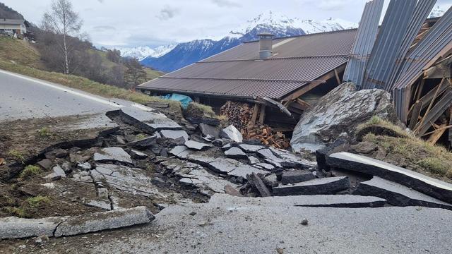 Isérables et La Tzoumaz (VS) sont coupées du monde depuis samedi après-midi suite à un éboulement. [Police cantonale valaisanne]