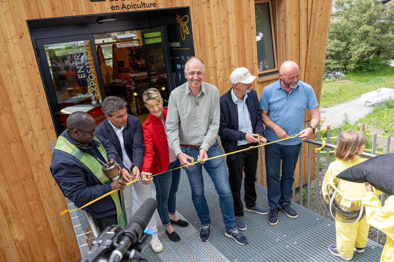 Le conseiller d'Etat valaisan Christophe Darbellay était présent pour l'inauguration du  Centre de compétences en apiculture. [Canton du Valais - Raphaël Fleury]