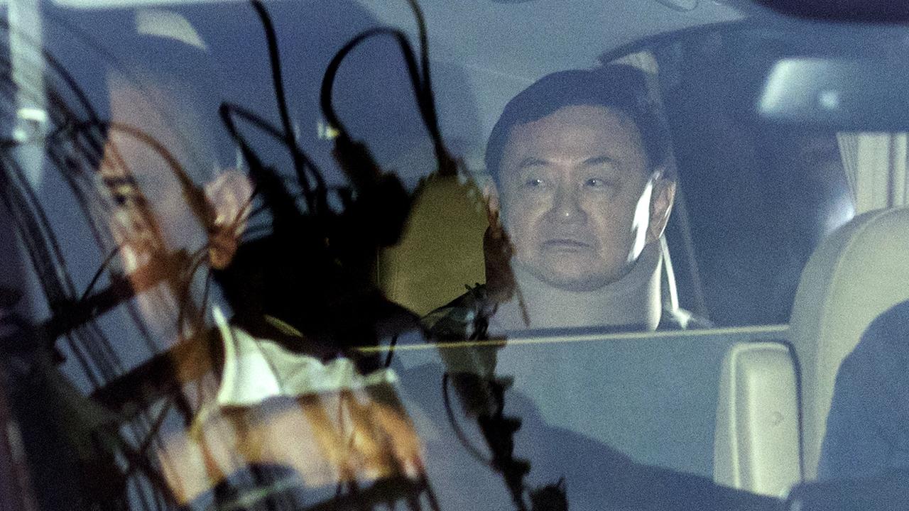 L'ancien Premier ministre thaïlandais Thaksin Shinawatra a quitté dimanche matin l'hôpital de Bangkok où il était détenu. [Keystone - AP Photo/Wason Wanichakorn]