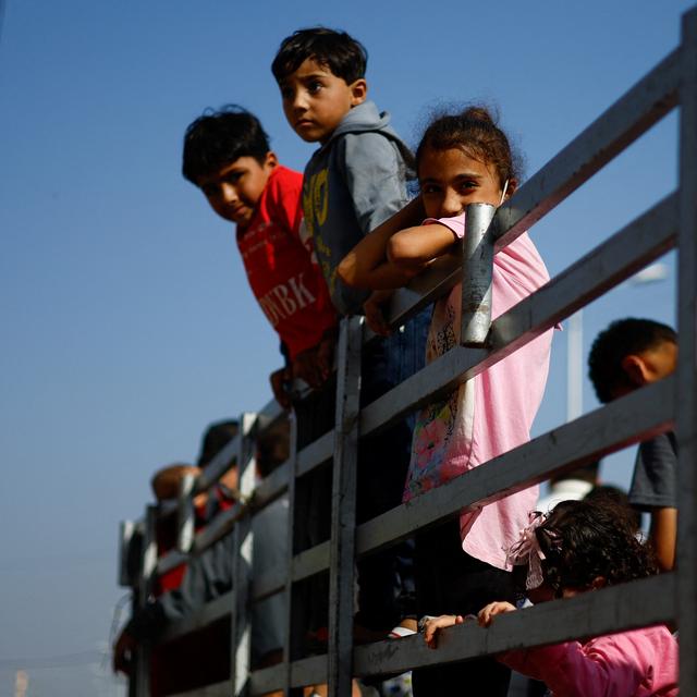 Des enfants dans le nord de la bande de Gaza, le 9 novembre 2023. [Reuters - Mohammed Salem]