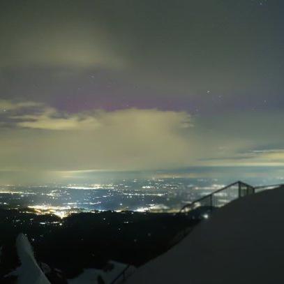 Des aurores boréales ont été aperçues dans la nuit de dimanche à lundi depuis le Säntis, en Suisse orientale. [X/MétéoSuisse/Säntis]