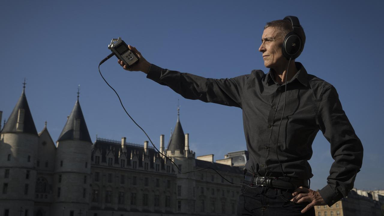 L'archéologue française Mylène Pardoen recrée les sons du passé pour imaginer l'ambiance historique. [Keystone/AFP - Joel Saget]