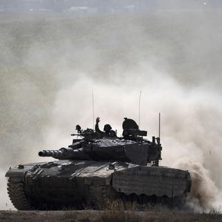 Un tank israélien au sud de Gaza, le 28.05.24. [Keystone - AP Photo/Leo Correa]