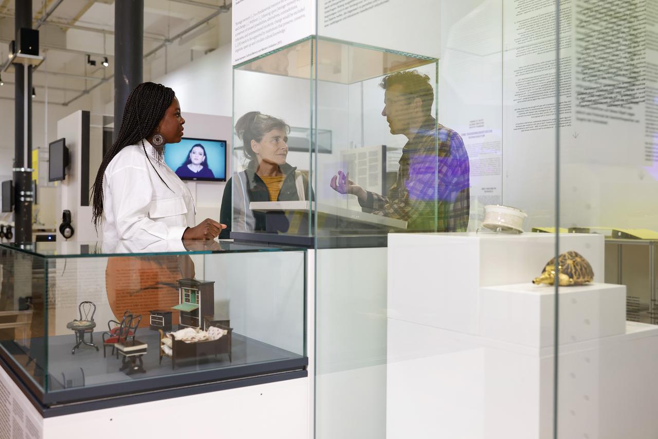 Le public est invité à s'interroger dans un esprit critique sur l'histoire et l'actualité du racisme et du colonialisme à Berne. [Bernisches Historisches Museum - Stefan Wermuth]