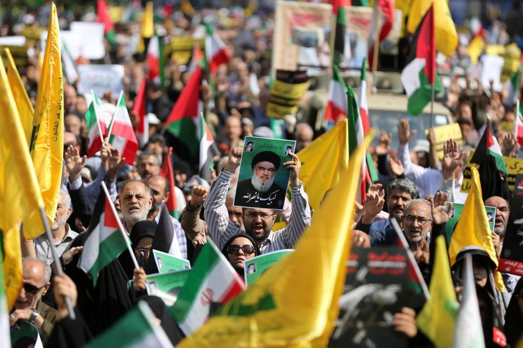 "Israël est détruit, le Liban est victorieux" et "un bain de sang au Liban", ont notamment scandé les manifestants. [Anadolu via AFP - FATEMEH BAHRAMI]