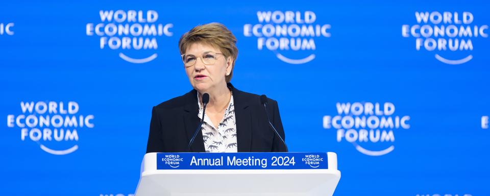 La présidente de la Confédération Viola Amherd a ouvert le WEF à Davos, le 16 janvier 2024. [KEYSTONE - GIAN EHRENZELLER]