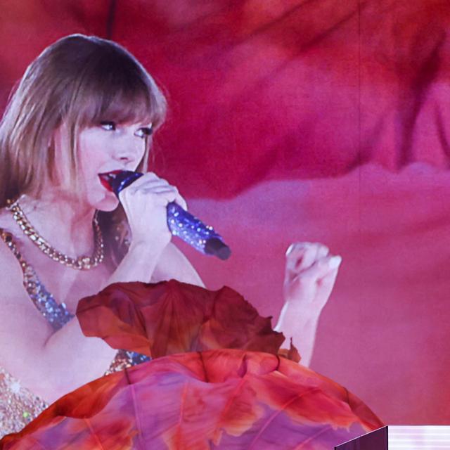 La chanteuse américaine sur la scène de son "Eras World Tour"  le 23 février 2024 à Sydney. [AFP - DAVID GRAY]