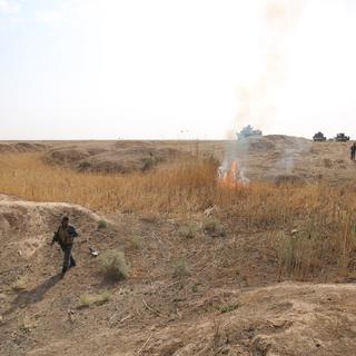 Des soldats irakiens lors d'une opération contre des membres de l'EI en Irak. [AFP - Osama Al Maqdoni/Anadolu Agency]