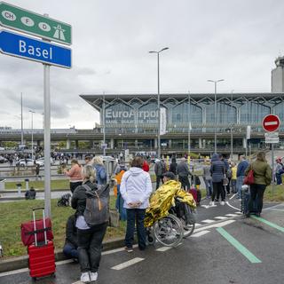 L'aéroport Bâle-Mulhouse a été brièvement évacué à cause d'une alerte à la bombe (image d'illustration). [Keystone - Georgios Kefalas]