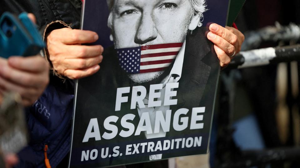 Le fondateur de WikiLeaks Julian Assange risque jusqu'à 175 ans de prison aux Etats-Unis pour avoir rendu public des documents confidentiels sur les activités militaires et diplomatiques américaines. [Reuters - Toby Melville]