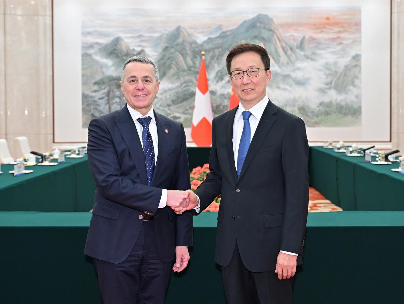 Ignazio Cassis a rencontré le vice-président chinois Han Zheng  à Pékin le 6 février 2024. [KEYSTONE - XINHUA / YUE YUEWEI]