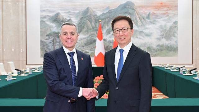 Ignazio Cassis a rencontré le vice-président chinois Han Zheng  à Pékin le 6 février 2024. [KEYSTONE - XINHUA / YUE YUEWEI]