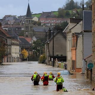 La ville française de Saint-Etienne-au-Mont, en proie aux inondations. [Reuters - Pascal Rossignol]
