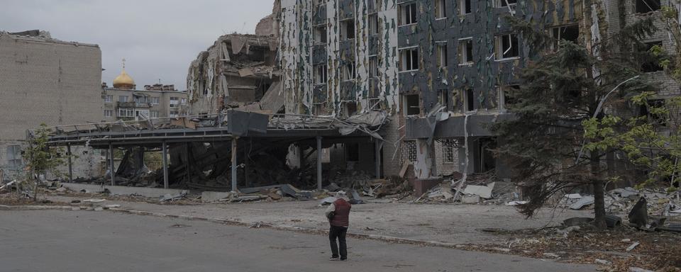 Un bâtiment détruit à Pokrovsk. [Keystone/AP Photo - George Ivanchenko]