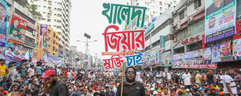 Une manifestation du Bangladesh Nationalist Party (BNP), le 18 octobre 2023. [Keystone - EPA/MONIRUL ALAM]