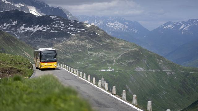 Les cantons périphériques devront-ils supprimer des lignes de bus et de train? [KEYSTONE - GAETAN BALLY]