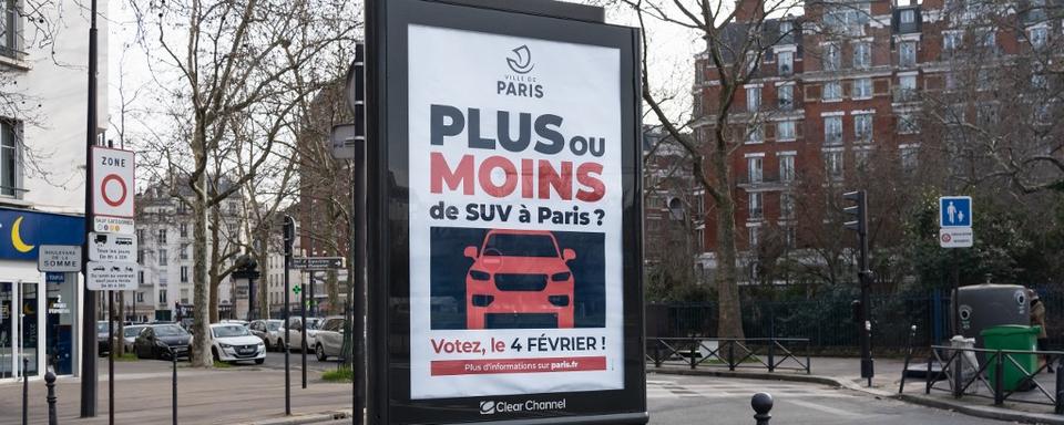 Paris se prononce lors d'une votation sur la tarification des voitures de type SUV. [Hans Lucas via AFP - LAURE BOYER]