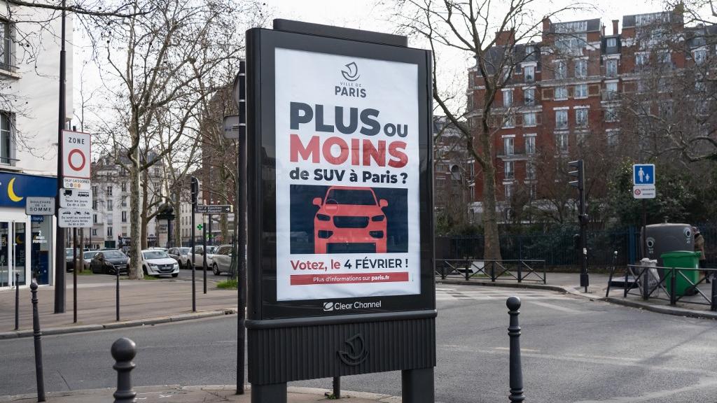 Paris se prononce lors d'une votation sur la tarification des voitures de type SUV. [Hans Lucas via AFP - LAURE BOYER]