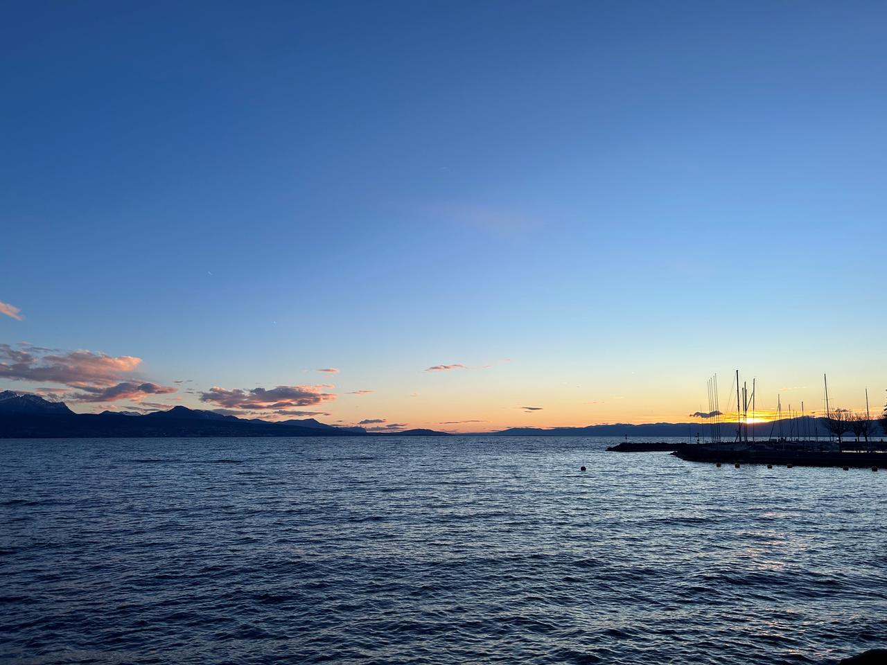 Un coucher de soleil sur le Léman à Lutry [Vos Infos - Méline Malherbe]