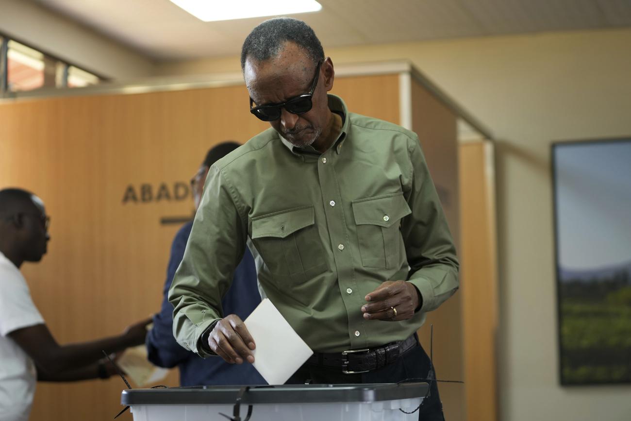 Le Président Du Rwanda Paul Kagame Reconduit Pour Un Quatrième Mandat ...