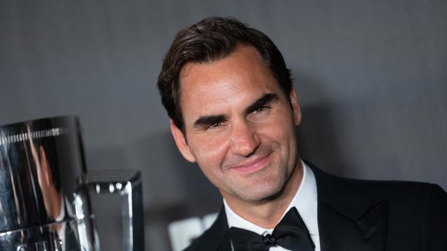 Roger Federer, plus souvent en costume désormais qu'en polo. [KEYSTONE - CHRISTOPHE GATEAU]