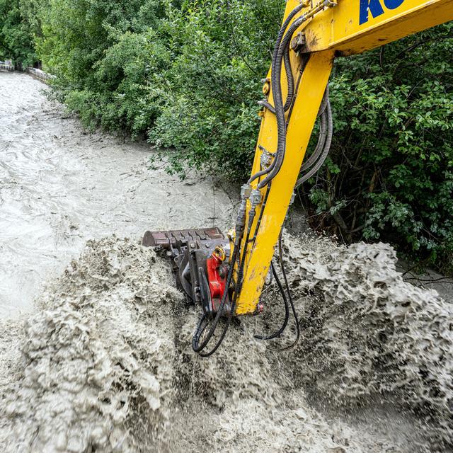 En Valais, des secteurs de la production industrielle sont à l'arrêt à cause des inondations. [Keystone - Olivier Maire]