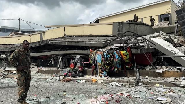 Un bâtiment détruit après le séisme de magnitude 7,3 qui a secoué l'archipel du Vanuatu. [Facebook/AFP - Michael Thompson]