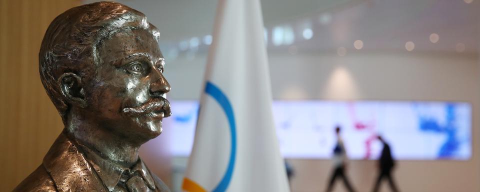 La statue du Baron Pierre de Coubertin dans la Maison Olympique, le nouveau siège du CIO, à Lausanne, 19 juin 2019. [Reuters - Denis Balibouse]