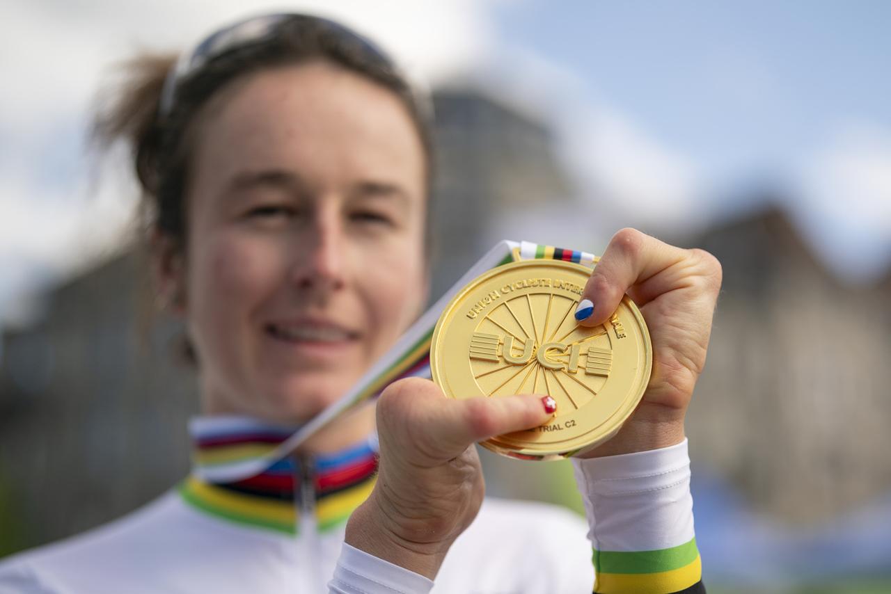 Comme lors des Paralympiques, Flurina Rigling a décoré ses ongles aux couleurs de sa patrie. [KEYSTONE - TIL BUERGY]