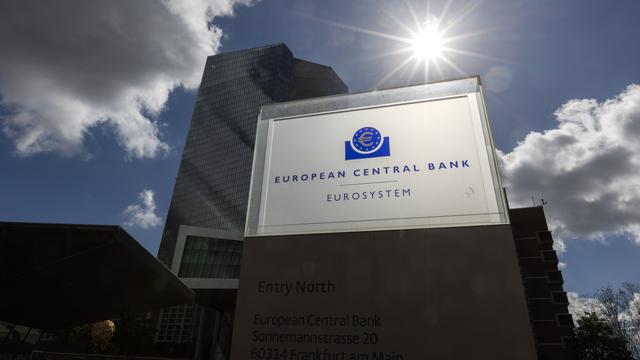 La Banque centrale européenne baisse son principal taux directeur à 3,5 %. [Keystone - André Pain - EPA]