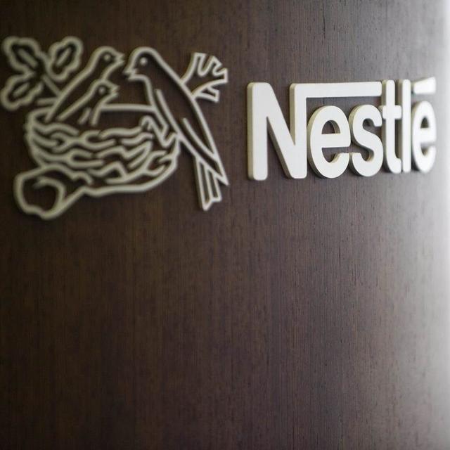Nestlé a enregistré une baisse de ses ventes au premier trimestre 2024. [Keystone]