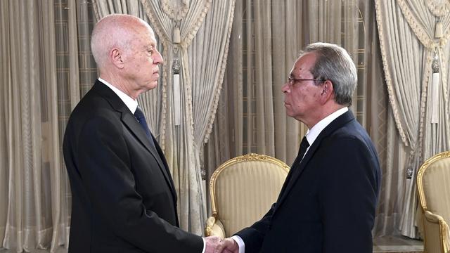 Le président tunisien Kaïs Saïed (à gauche) avait nommé Ahmed Hachani (à droite) Premier ministre le 1er août 2023. [KEYSTONE - SLIM ABID]