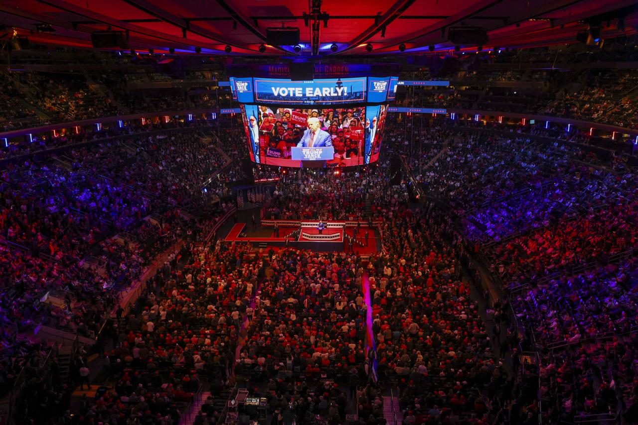 L'ancien président américain et candidat républicain à l'élection présidentielle Donald Trump a tenu un meeting au Madison Square Garden, à New York. [KEYSTONE - SARAH YENESEL]