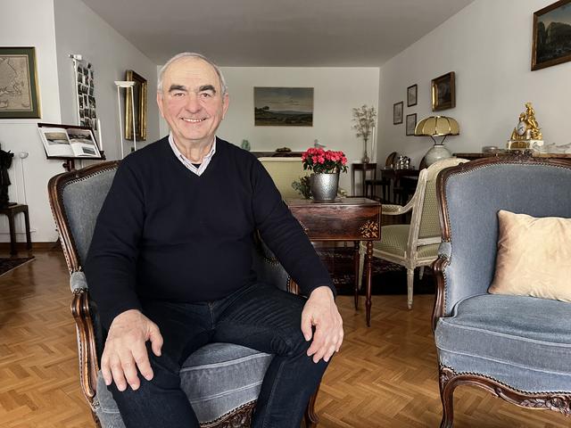 Henry Fauche, dans son appartement de Genève. [Cédric Guigon]