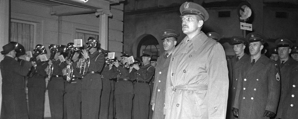 Marche cérémoniale des soldats américains à travers le centre-ville de Saint-Gall. [Keystone - ©PHOTOPRESS-Archiv/Str]