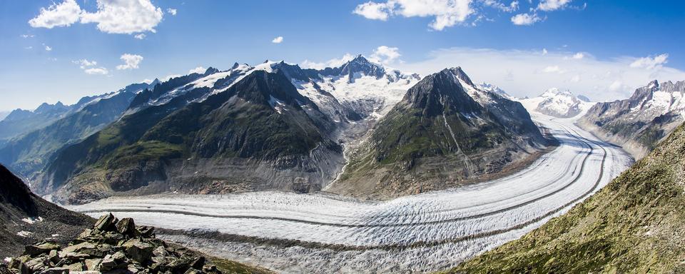 Une vue du glacier d'Aletsch depuis le point de vue de l'Eggishorn, le dimanche 15 août 2021. [Keystone - Jean-Christophe Bott]