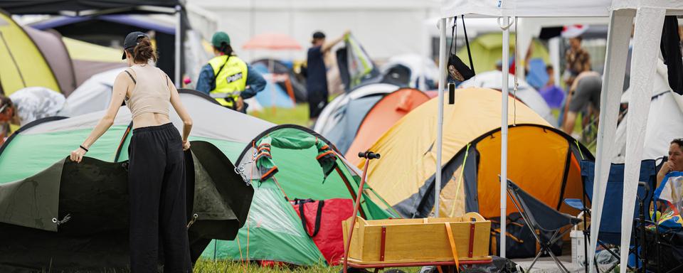 L'installation des festivaliers au camping du 47e Paléo Festival le lundi 22 juillet 2024. [Keystone - Valentin Flauraud]