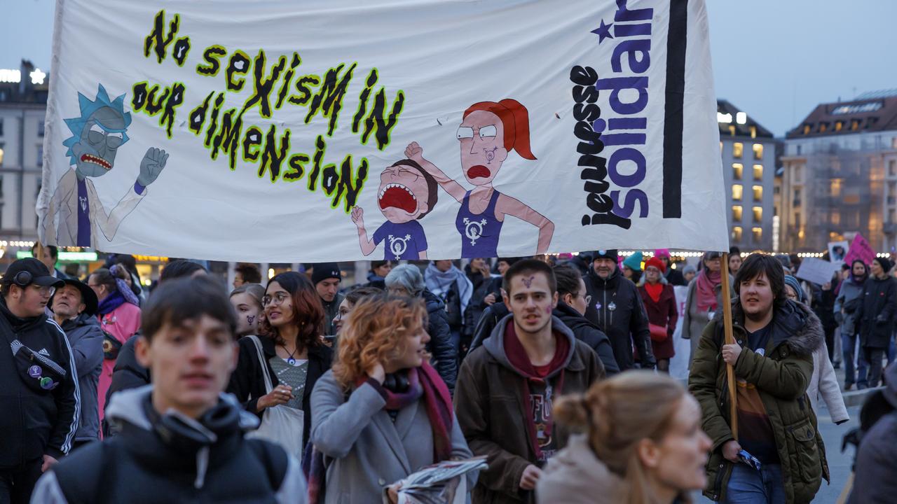 Une manifestation féministe contre les violences sexistes, lors de la Journée des droits des femmes le 8 mars 2024. [Keystone - Salvatore Di Nolfi]