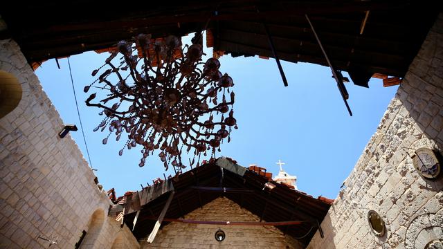 Une église chrétienne endommagée par des tirs d'artilleries israéliens dans le sud du Liban. [Keystone/EPA - STR]