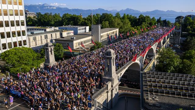 La Grève féministe gagne son bras de fer face à la Ville de Lausanne sur le droit à manifester [Keystone - Jean-Christophe Bott]