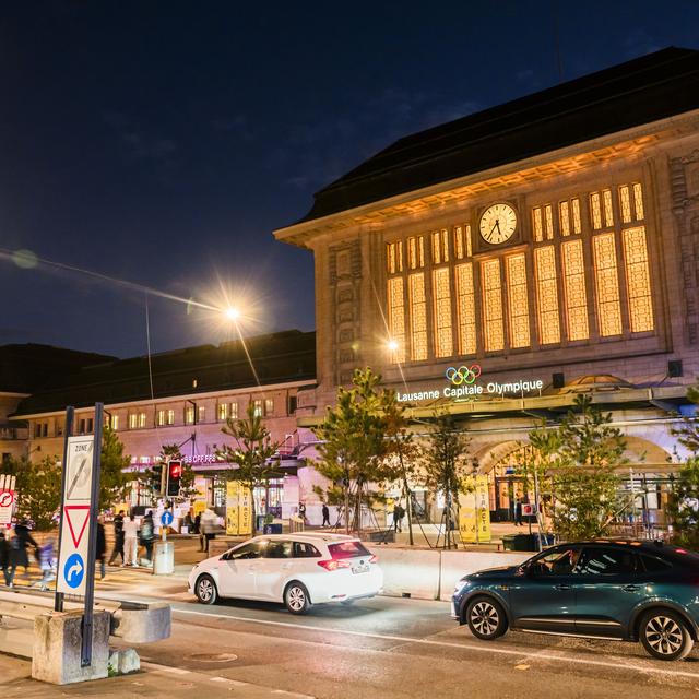 Des dizaines d'oppositions contre le projet de la municipalité de Lausanne de modifier la place de la gare (photo d'illustration). [KEYSTONE - Jean-Christophe Bott]