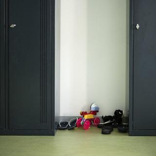 Faut-il fouiller les enfants demandant l'asile en Suisse? [Keystone - Christian Beutler]