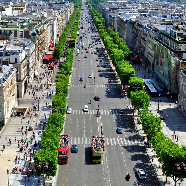 Champs-Elysées vue. [Depositphotos - ©Krasnevsky]