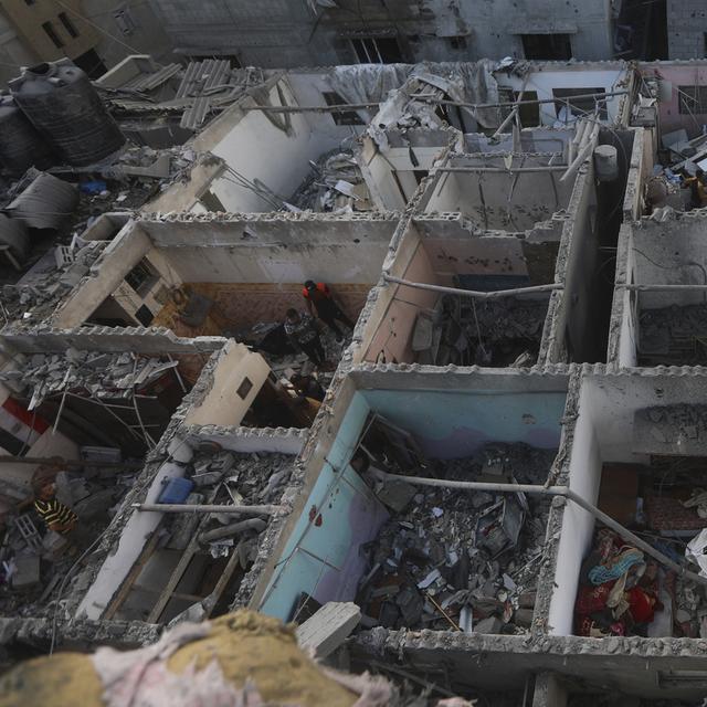 Israël a bombardé et détruit des bâtiments à Rafah. [Keystone/AP Photo - Ismael Abu Dayyah]