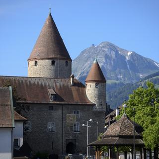 Le Château de Bulle avec le Moléson en arrière-plan. [Keystone - Laurent Gillieron]