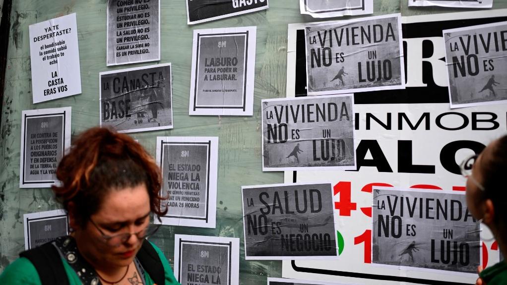 La classe moyenne argentine est ébranlée par la politique de Javier Milei, après avoir plébiscité le président dans les urnes. [AFP - Luis Robayo]